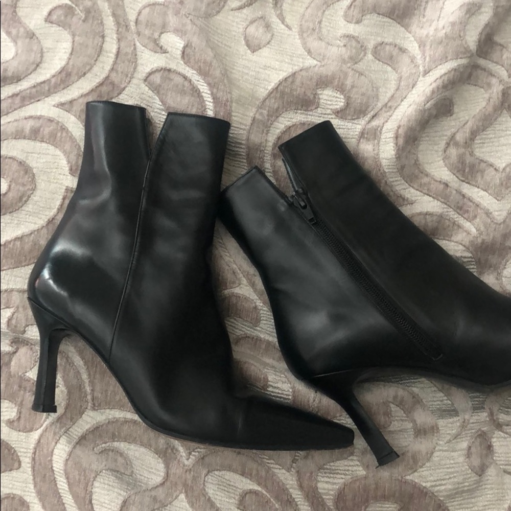 Stuart Whitman black booties. Leather. 71/2 B
